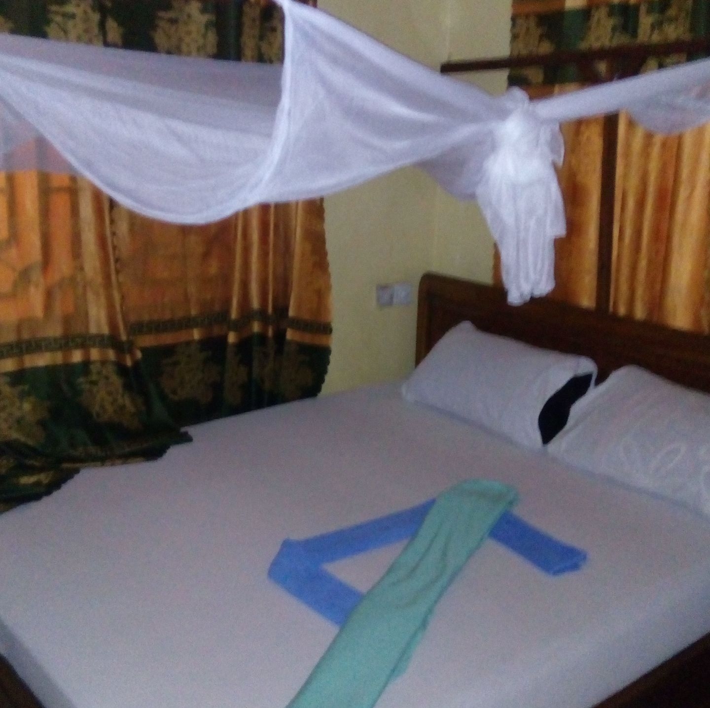ROOM 01
