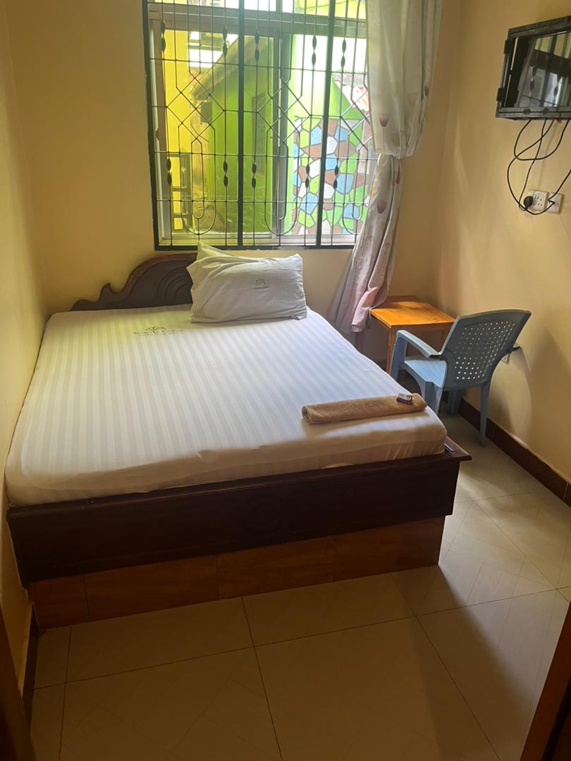 ROOM 02